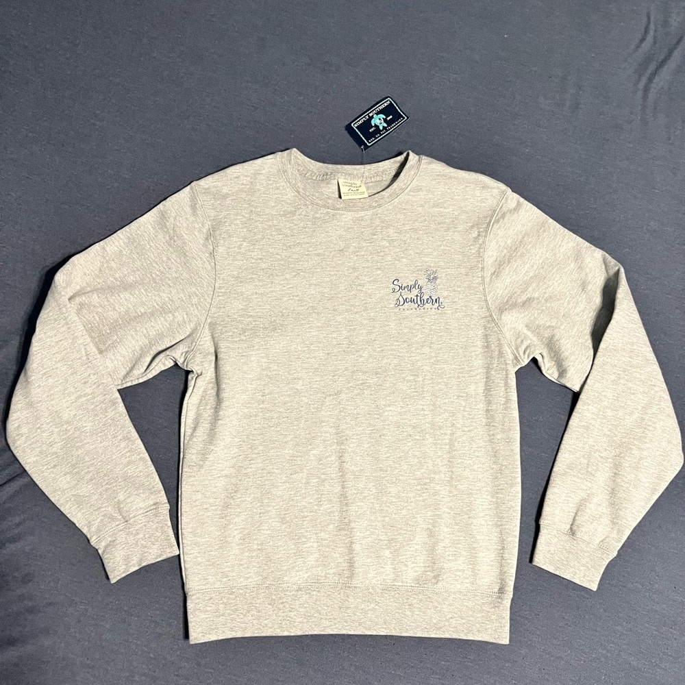 NWT. Simply Southern. Light Gray Crewneck Sweater. Pineapple. Size S.